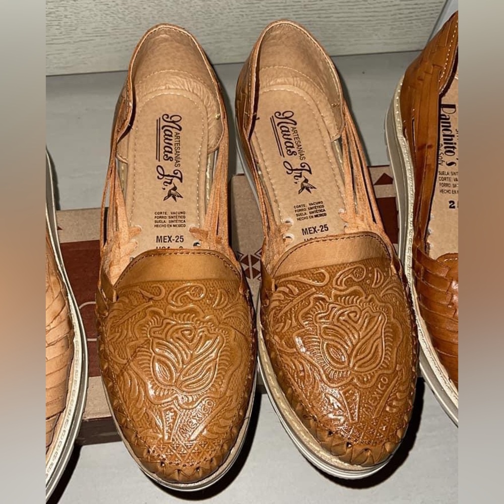 Authentic leather Mexican huarache sandals never used best fit a size 7.5 to 8